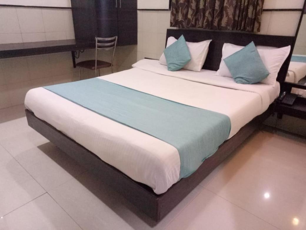 Hotel Sharda มุมไบ ภายนอก รูปภาพ